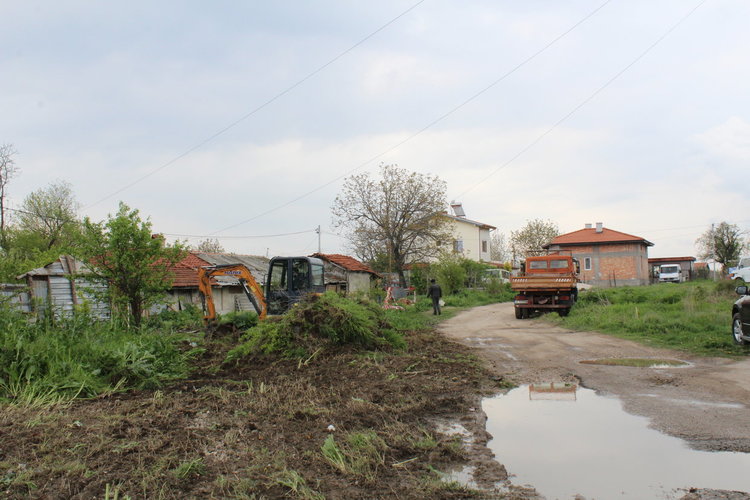 Започна строителството на детска площадка в кв. „Хисаря“