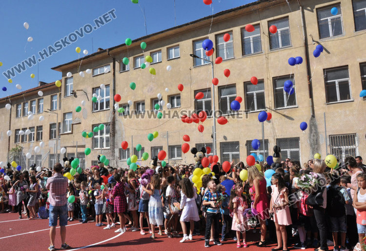Приемат 831 първолаци в община Хасково през новата учебна година