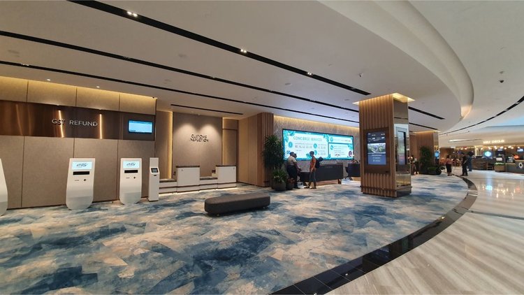 Стъклен мол с водопад и красиви градини отвори врати в летище Чанги