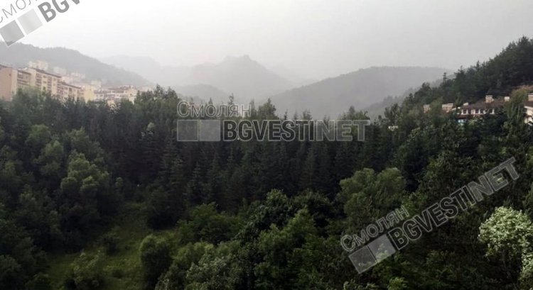 Облачен и хладен четвъртък с превалявания от дъжд 