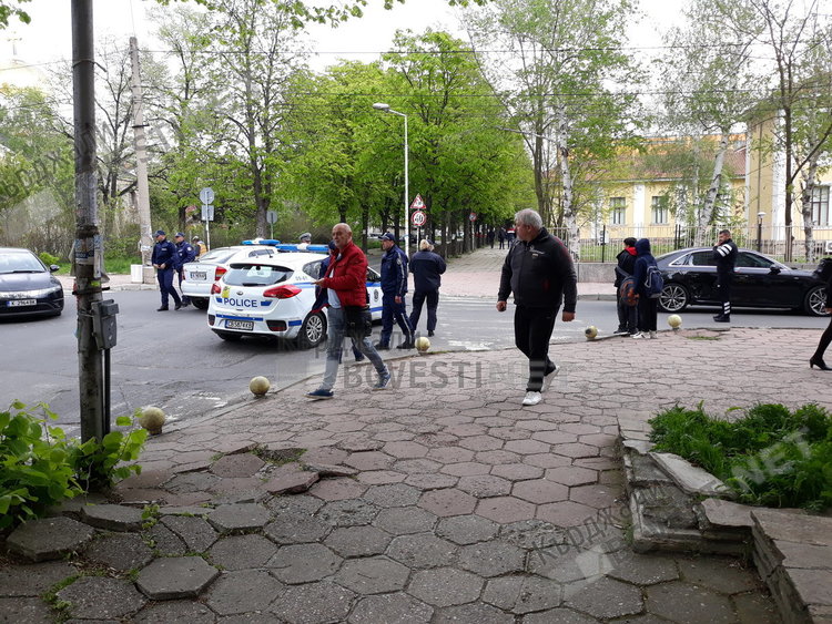 Патрулка катастрофира на кръстовището до църквата "Св.Георги Победоносец"