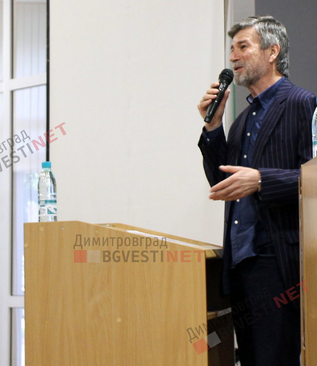 директорът на Националния литературен музей Атанас Капралов