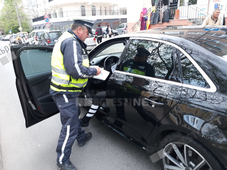 Патрулка катастрофира на кръстовището до църквата "Св.Георги Победоносец"