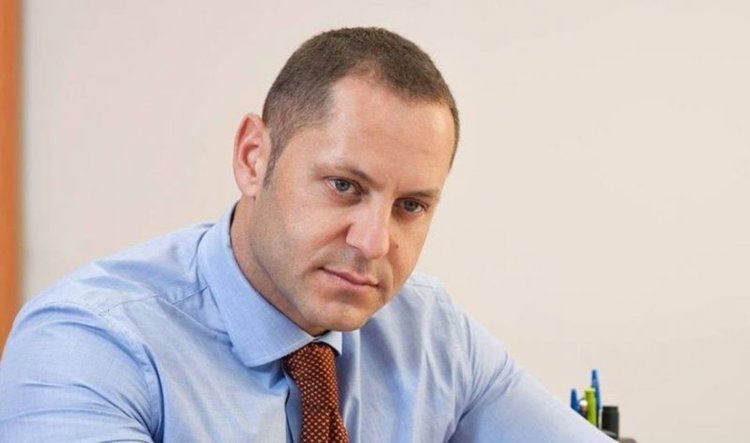 Зам.-министърът с имението подаде оставка и заяви, че "ловът на вещици придоби плашещи размери"