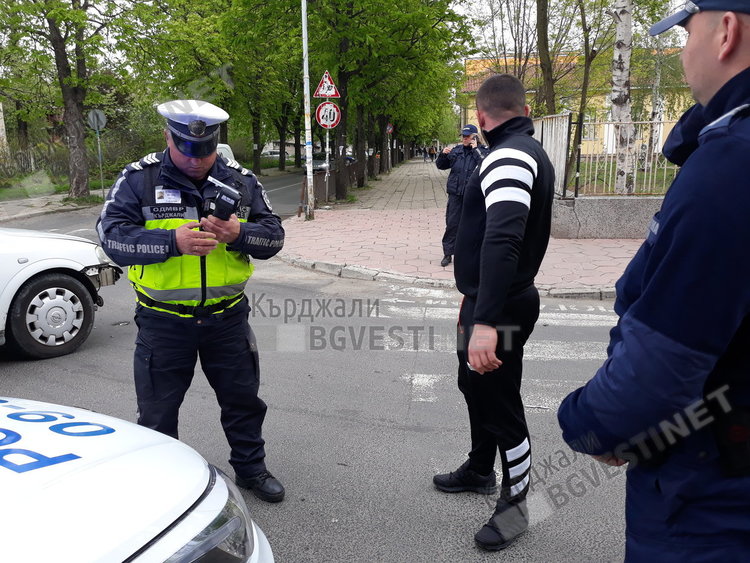 Патрулка катастрофира на кръстовището до църквата "Св.Георги Победоносец"