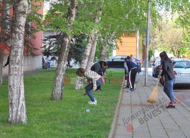 Славейковци събраха 5 тона хартия и се включиха в пролетното почистване