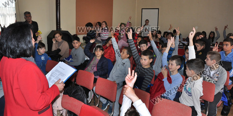 В "Пейо Яворов" отпразнуваха в аванс Лазаровден, Цветница и Великден