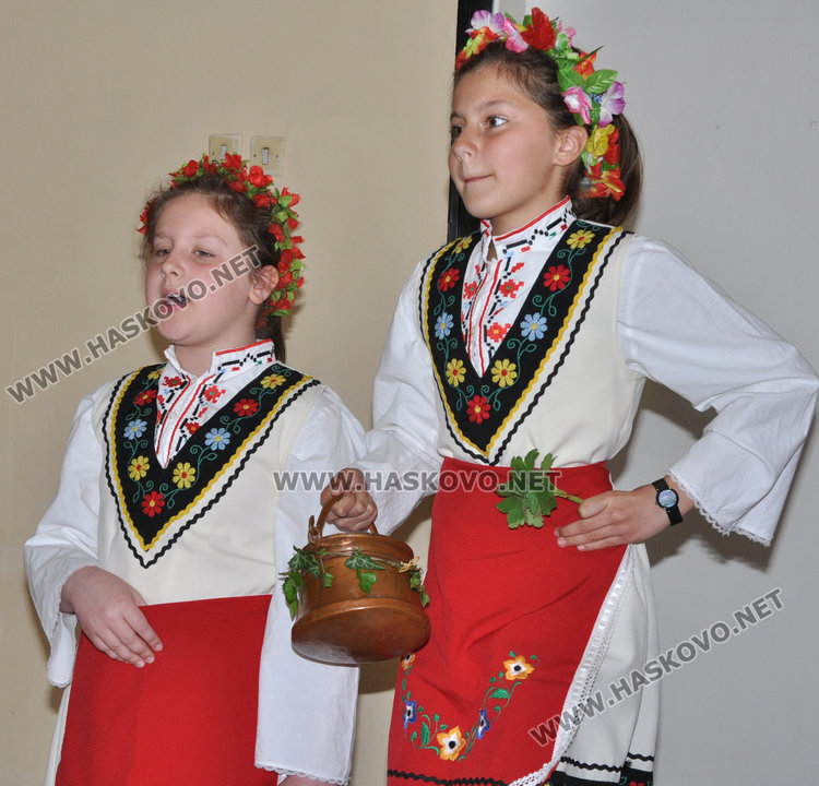 В "Пейо Яворов" отпразнуваха в аванс Лазаровден, Цветница и Великден