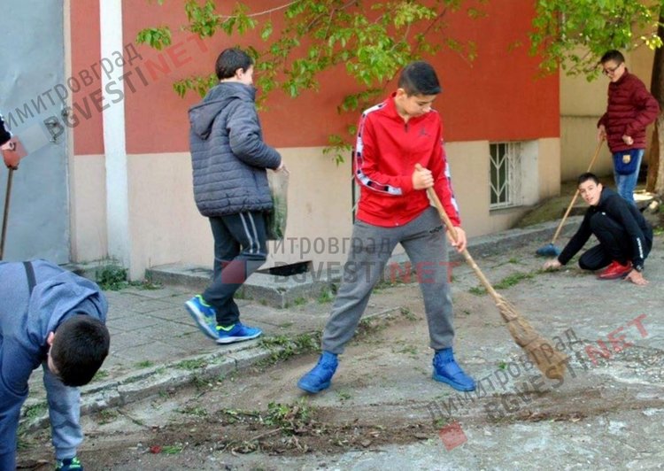 Славейковци събраха 5 тона хартия и се включиха в пролетното почистване