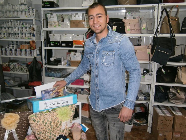 Детска градина в Девин обяви кампания "Книги за смет"