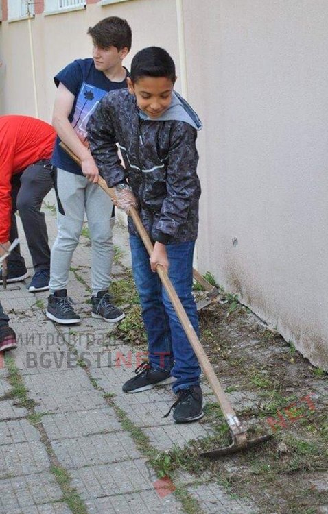 Славейковци събраха 5 тона хартия и се включиха в пролетното почистване