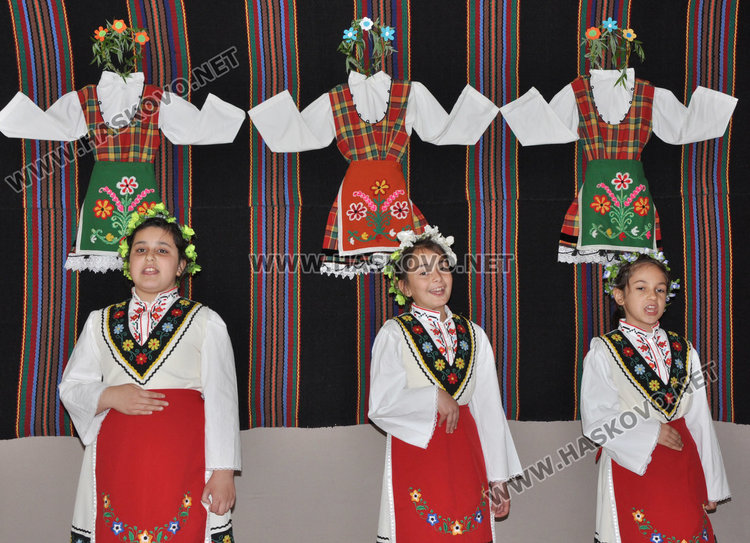 В "Пейо Яворов" отпразнуваха в аванс Лазаровден, Цветница и Великден