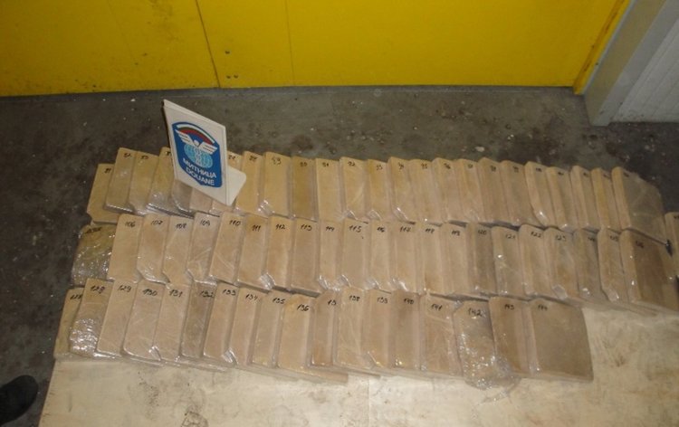 Тирът с хероин пуснат  до село край  Пловдив, за да се стигне до получателя на пратката /видео/