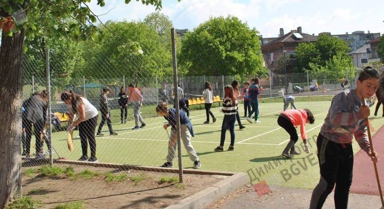 Славейковци събраха 5 тона хартия и се включиха в пролетното почистване