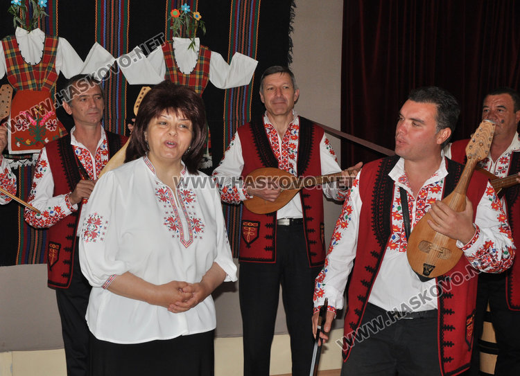 В "Пейо Яворов" отпразнуваха в аванс Лазаровден, Цветница и Великден