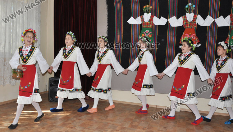 В "Пейо Яворов" отпразнуваха в аванс Лазаровден, Цветница и Великден