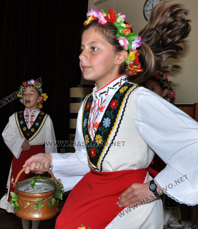 В "Пейо Яворов" отпразнуваха в аванс Лазаровден, Цветница и Великден
