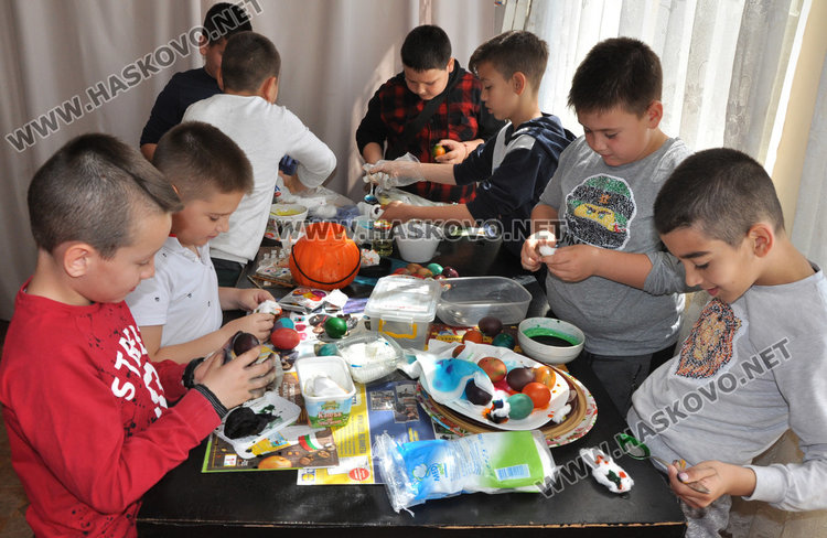 В "Пейо Яворов" отпразнуваха в аванс Лазаровден, Цветница и Великден