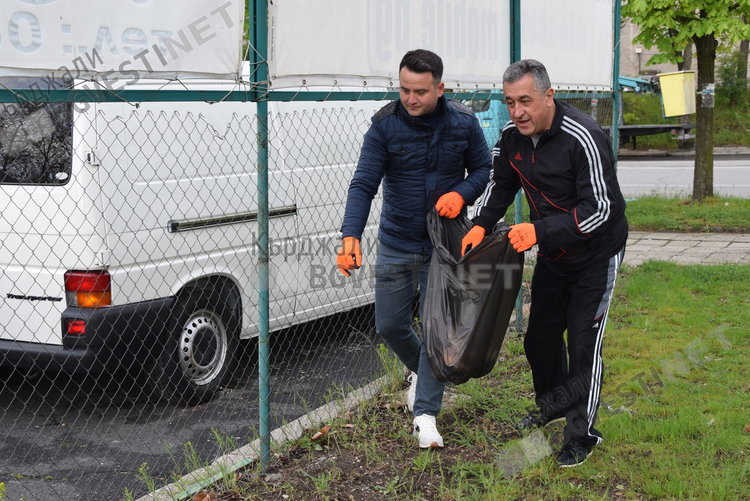 Кърджалийци бойкотираха кампанията „Кърджали-чист и красив”, позитивен пример дадоха  общинските съветници