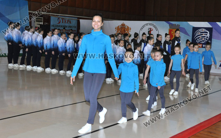 В зала Дружба започнаха квалификациите на Държавното по спортна аеробика