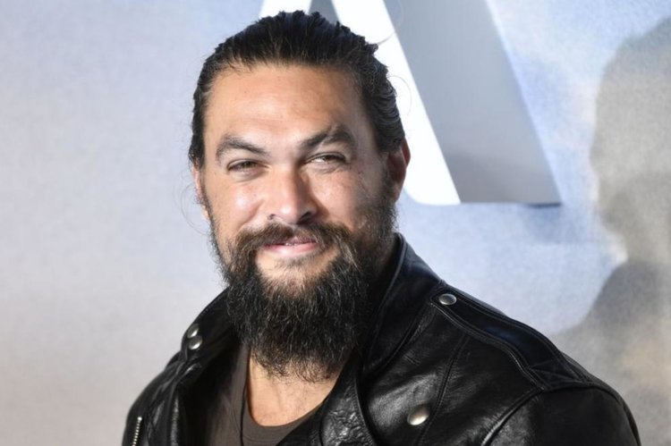 След седем години: Джейсън Момоа обръсна брадата си с еко послание