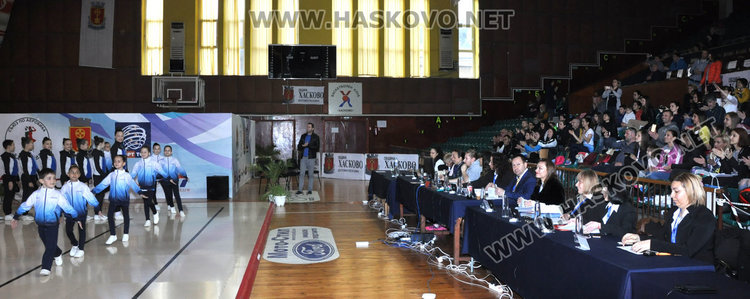 В зала Дружба започнаха квалификациите на Държавното по спортна аеробика