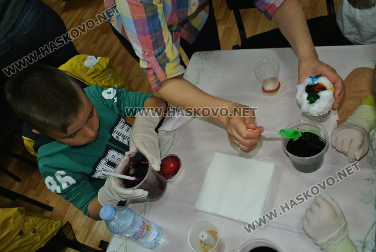 200 писани яйца подготвиха децата в Музея на Хасково