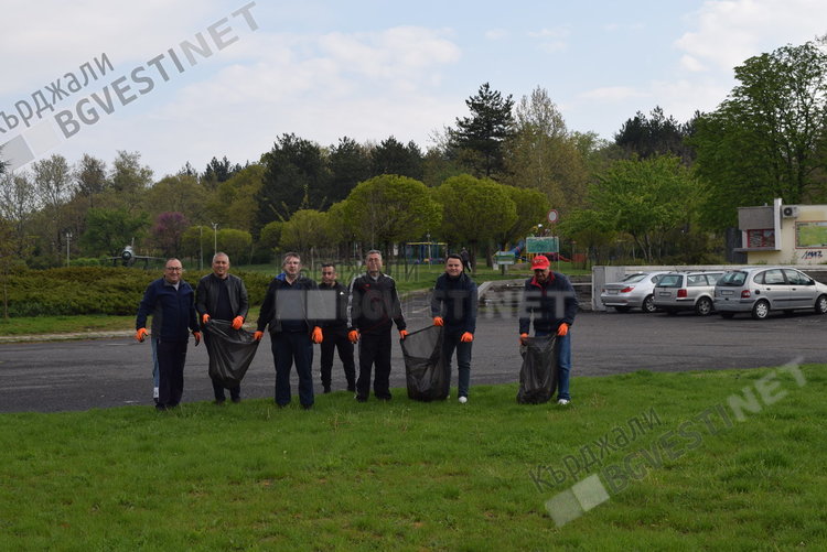 Кърджалийци бойкотираха кампанията „Кърджали-чист и красив”, позитивен пример дадоха  общинските съветници