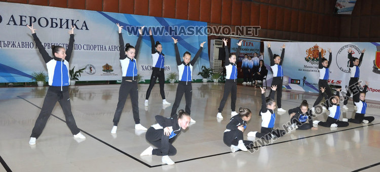 В зала Дружба започнаха квалификациите на Държавното по спортна аеробика