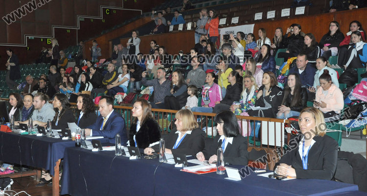 В зала Дружба започнаха квалификациите на Държавното по спортна аеробика