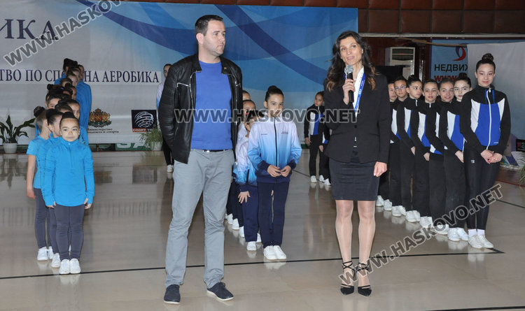 В зала Дружба започнаха квалификациите на Държавното по спортна аеробика