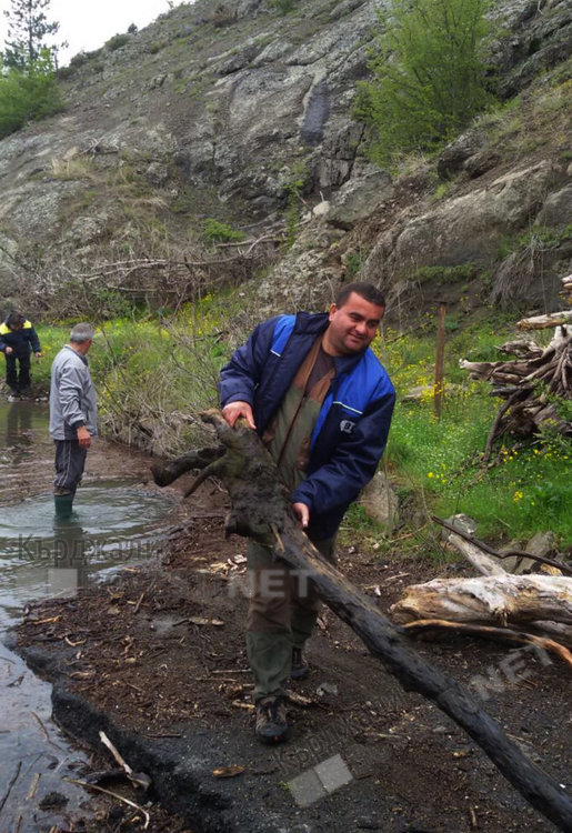 Опасна акция по почистване на яз.”Боровица” в рамките на кампанията „Кърджали-чист и красив”(снимки)