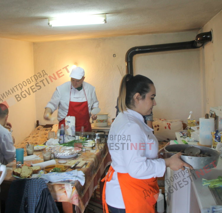 Райновци приютиха в домовете си студенти от Пловдив и направиха готварски събор на тема агнешко месо 