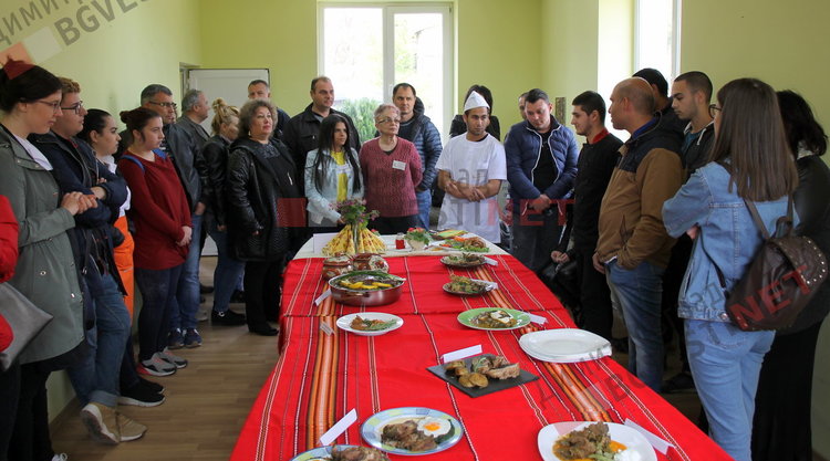 Райновци приютиха в домовете си студенти от Пловдив и направиха готварски събор на тема агнешко месо 
