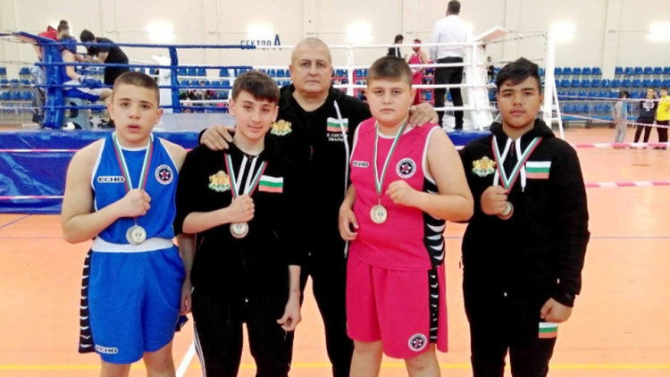 С четири медала се окичиха състезателите на "Арда бокс" в Петрич