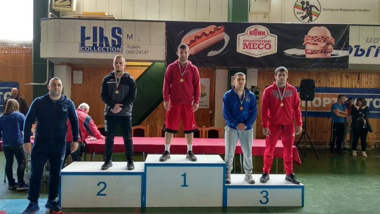 Димитровградчани първи в отборното първенство по борба за юноши