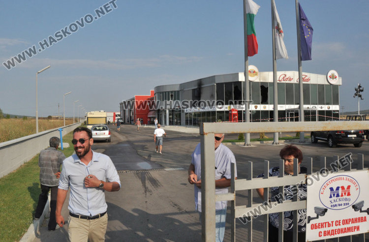 Бившият кмет съди охранителна фирма за 203 000 лв. за пожара в шоурума