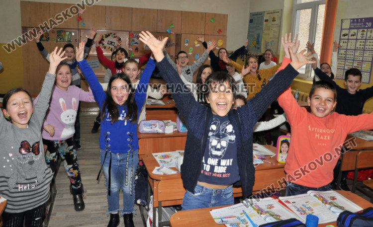 Удължават великденската вакнция за димитровградските ученици