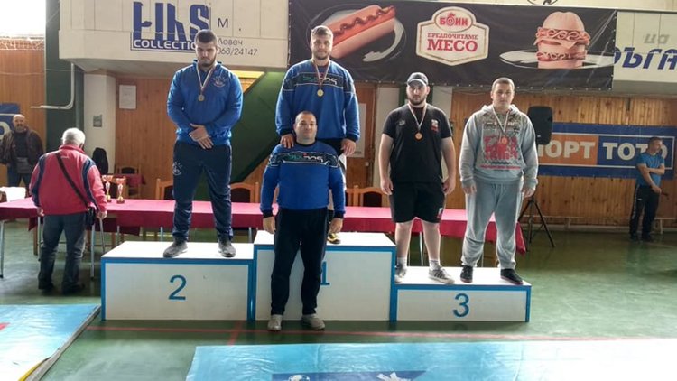 Димитровградчани първи в отборното първенство по борба за юноши