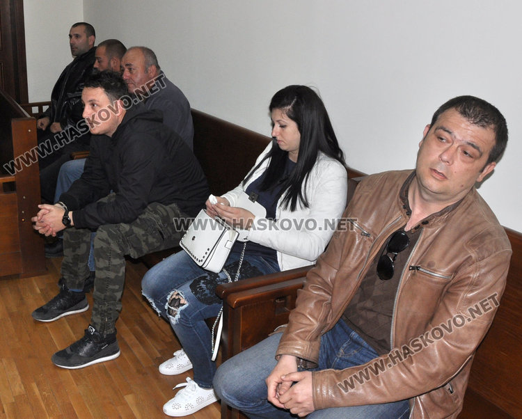 Бившият кмет съди охранителна фирма за 203 000 лв. за пожара в шоурума