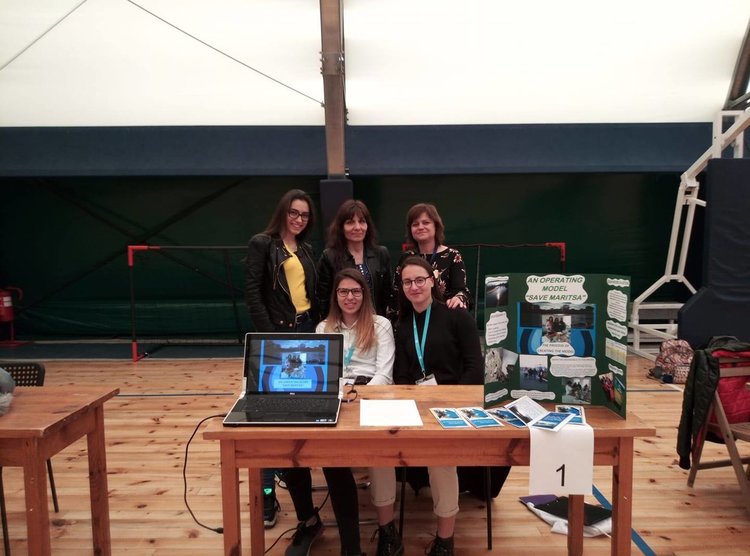 Ученици от ПМГ "Иван Вазов" мериха сили в международен панаир на науката