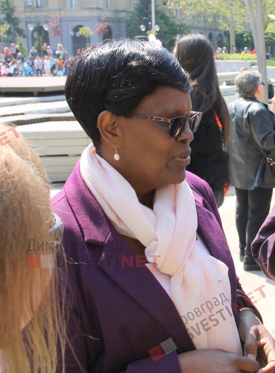  представителят на УНИЦЕФ в България, д-р Джейн Муита