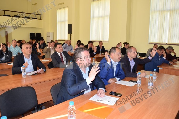 Промениха от публична в частна общинска собственост имота за новата спортна зала