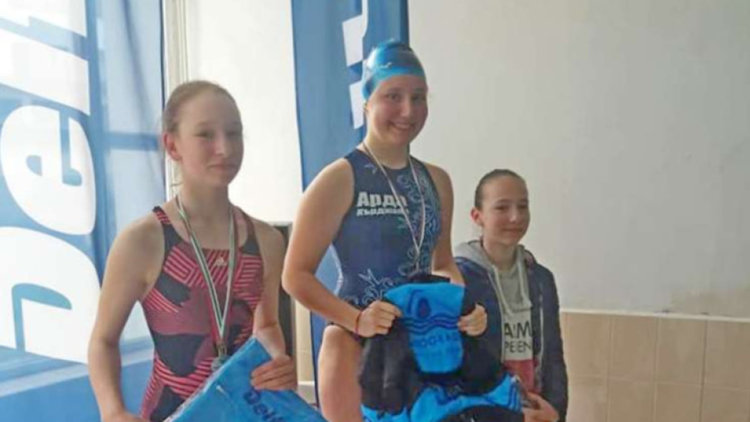 Кърджалийски плувци спечелиха медали в Златоград