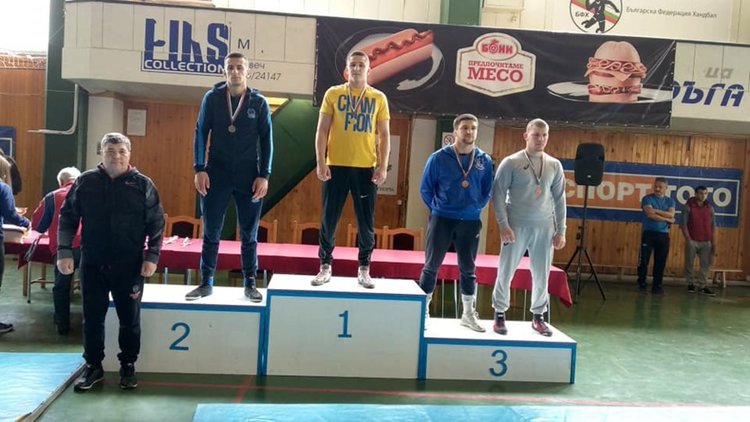 Димитровградчани първи в отборното първенство по борба за юноши