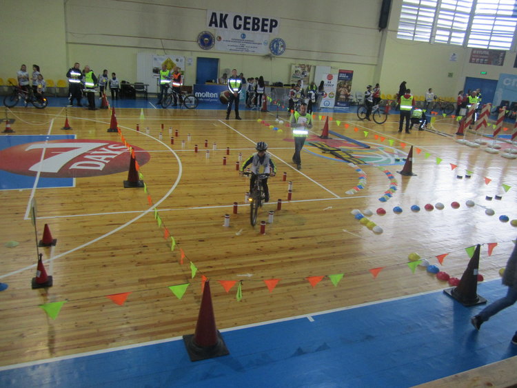 Второ и четвърто място завоюваха първомайските отбори по приложно колоездене
