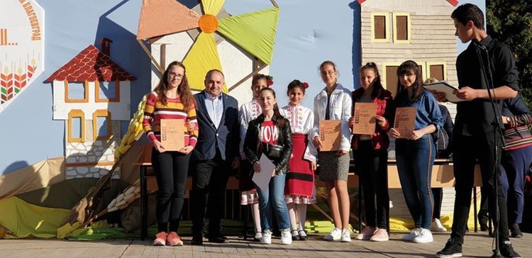 Хеттрик на етнографите от Хасково на ученическия конкурс в Благоевград