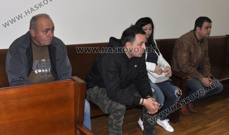 Бившият кмет съди охранителна фирма за 203 000 лв. за пожара в шоурума