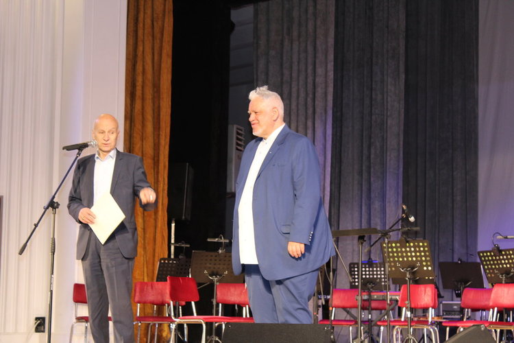 С „Младите в музиката” откриха обновената сцена на читалище „Заря”