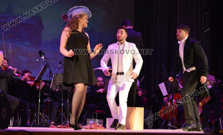 С „Младите в музиката” откриха обновената сцена на читалище „Заря”